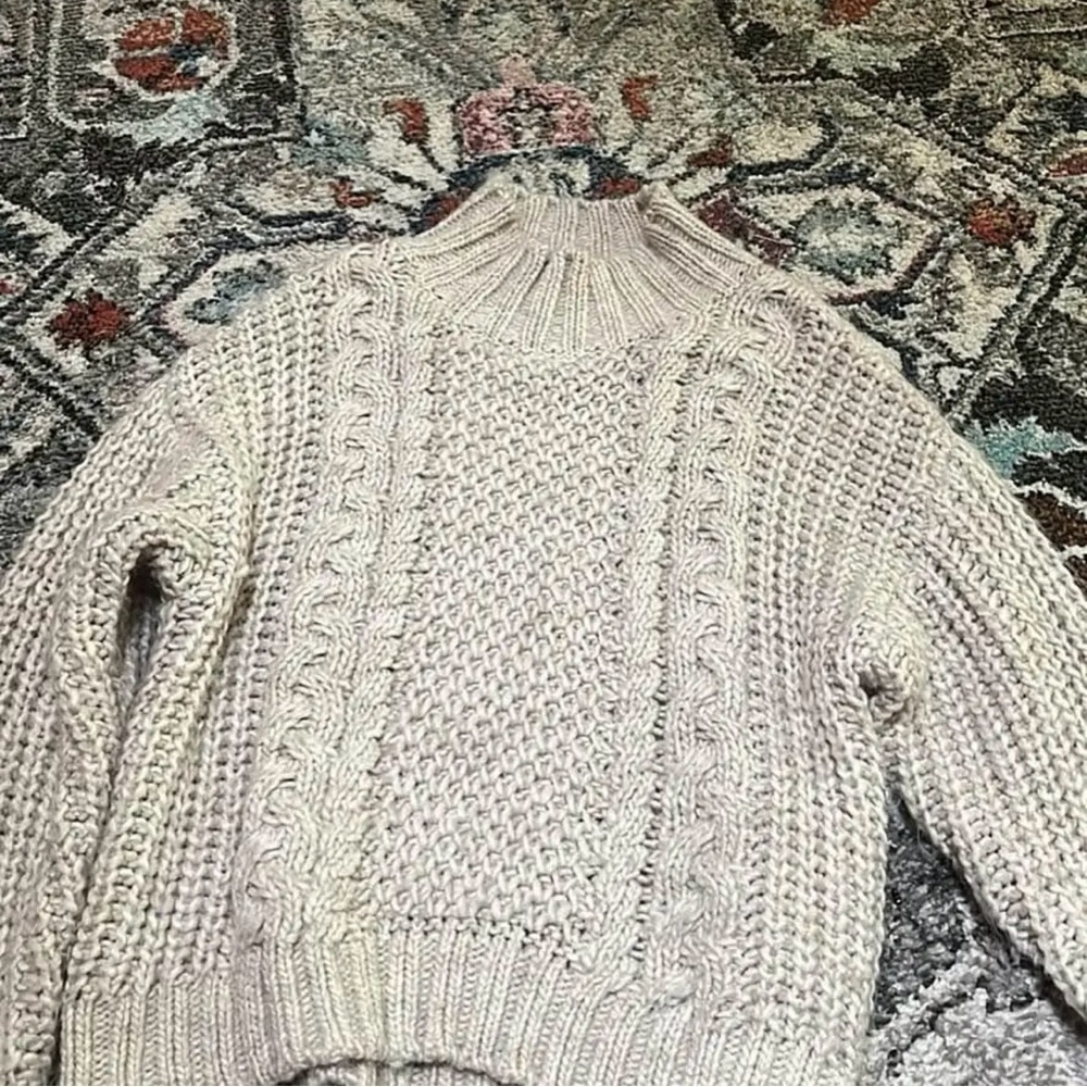 cute cream sweater, only worn for like 2 holidays!!